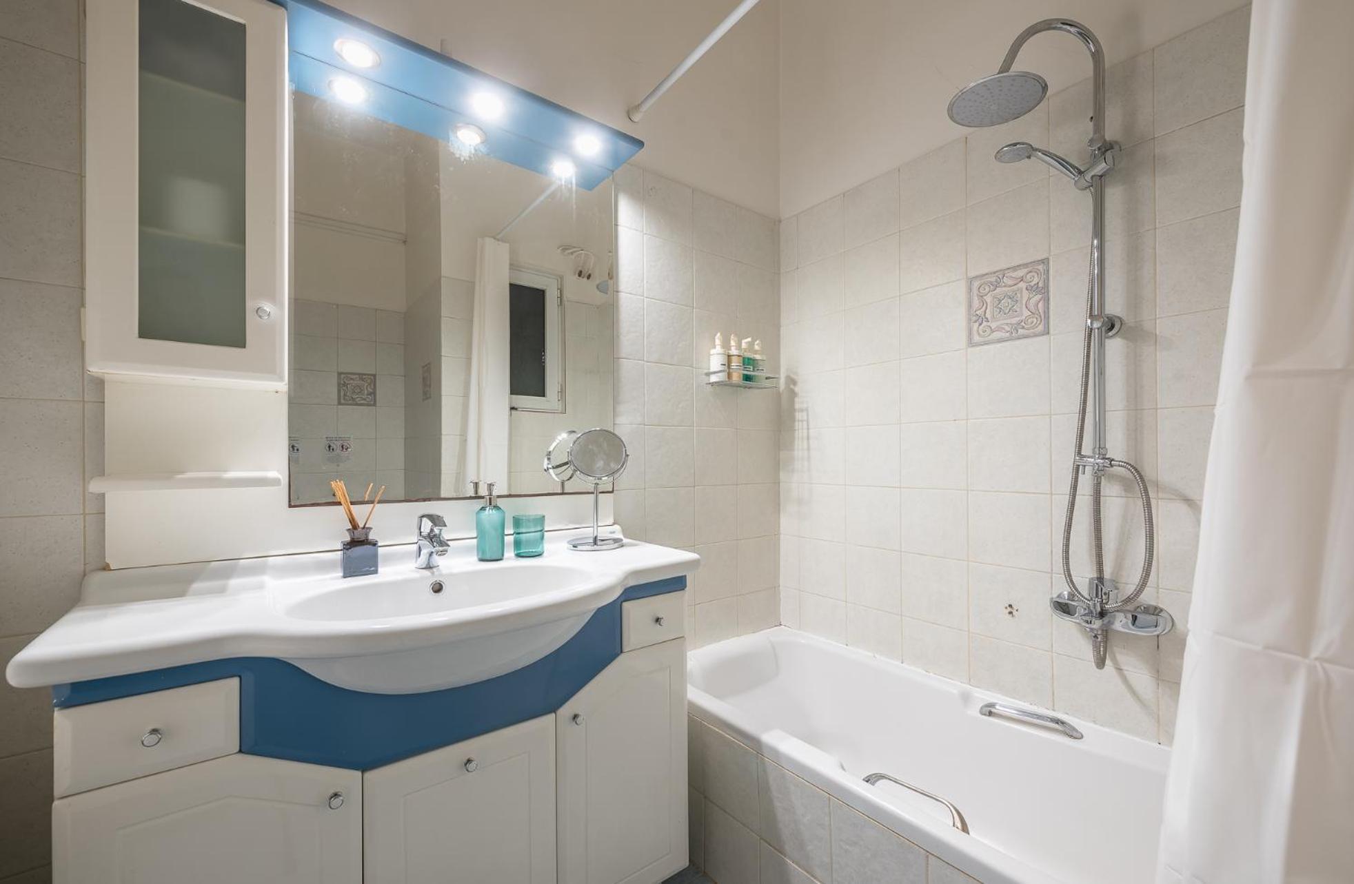 Spacious 2Bds Apt With Acropolis View In Center Atenas Exterior foto
